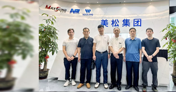 Japanese_customers_30